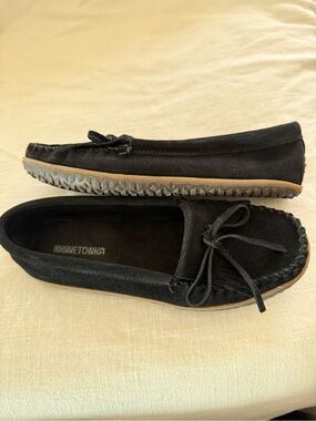 Minnetonka Black Suede Bow Moccasin Flats